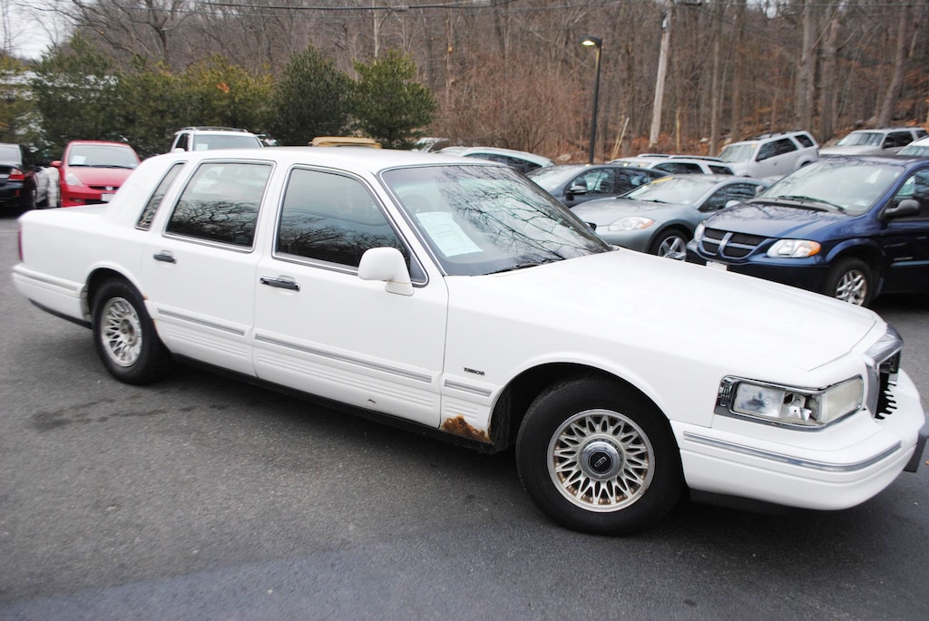 Used 1996 Lincoln Town Car Executive 4.6 Sedan