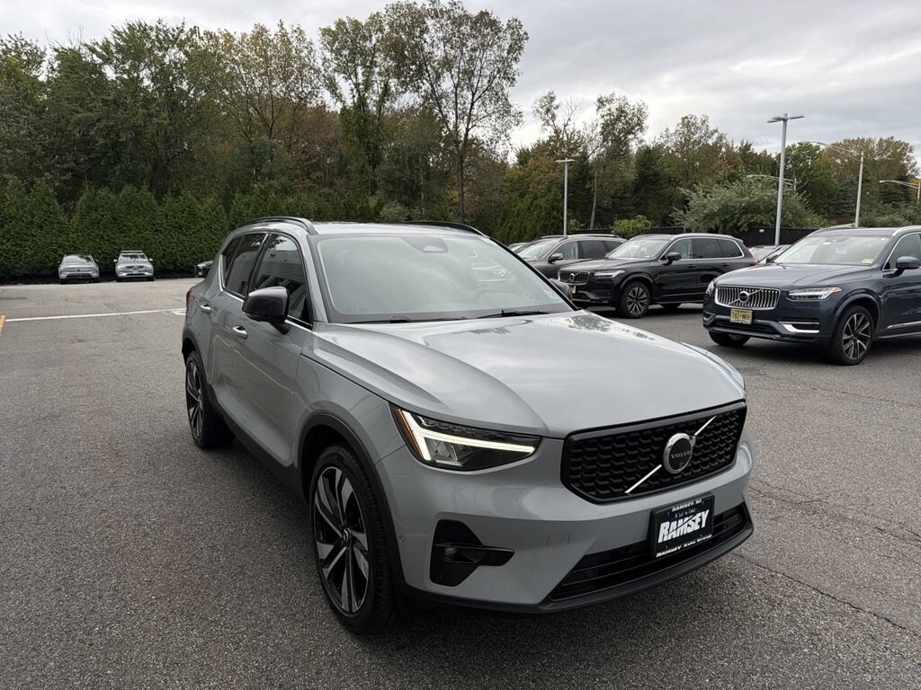 Certified 2024 Volvo XC40 B5 Plus Dark SUV