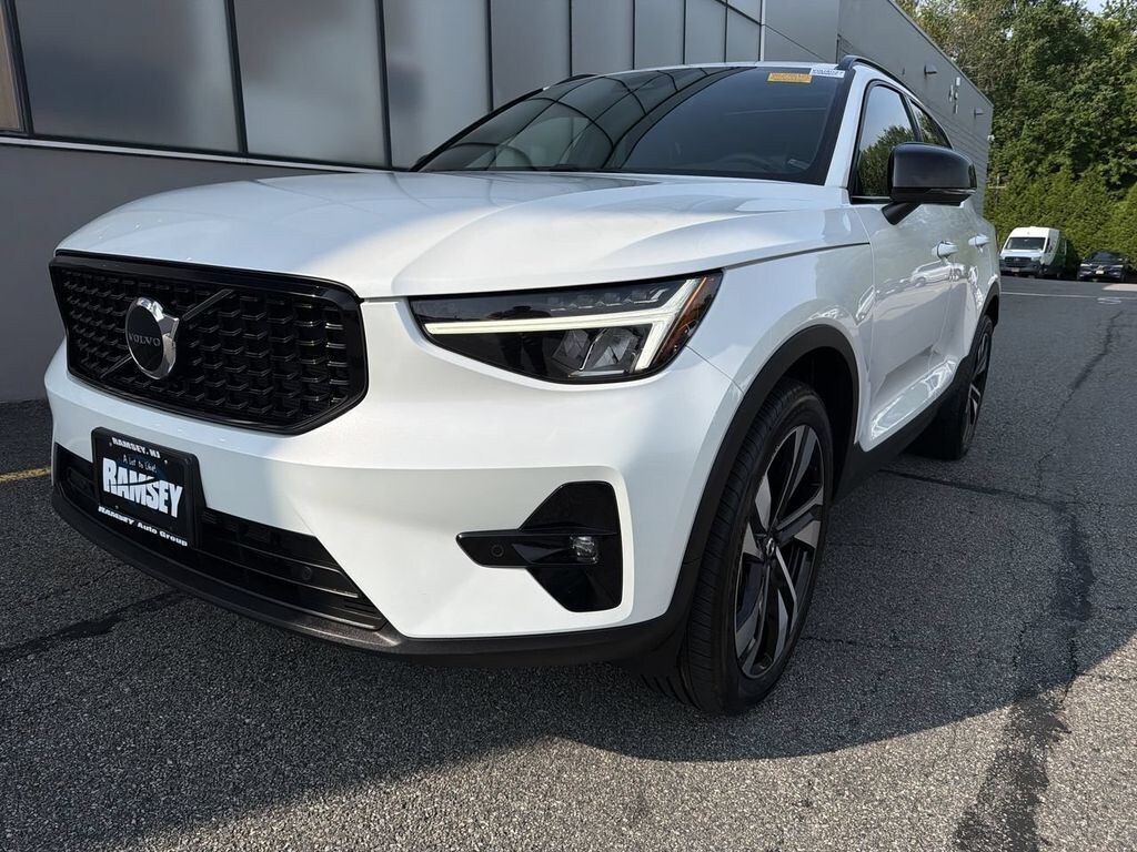 Certified 2023 Volvo XC40 B5 AWD Plus Dark SUV