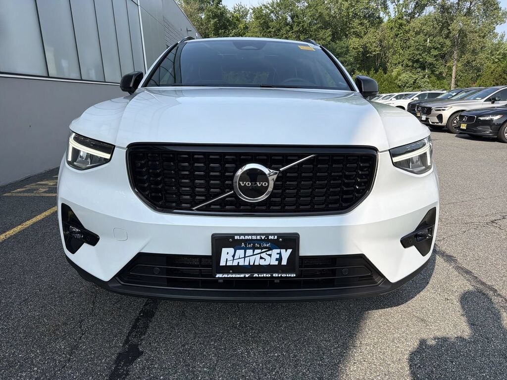 Certified 2023 Volvo XC40 B5 AWD Plus Dark SUV