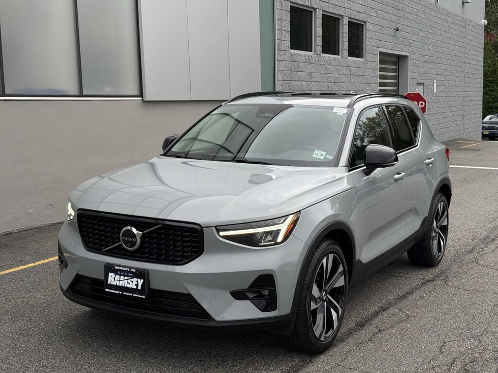 Certified 2024 Volvo XC40 B5 Plus Dark SUV