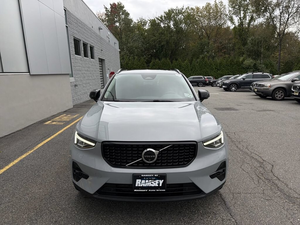 Certified 2024 Volvo XC40 B5 Plus Dark SUV