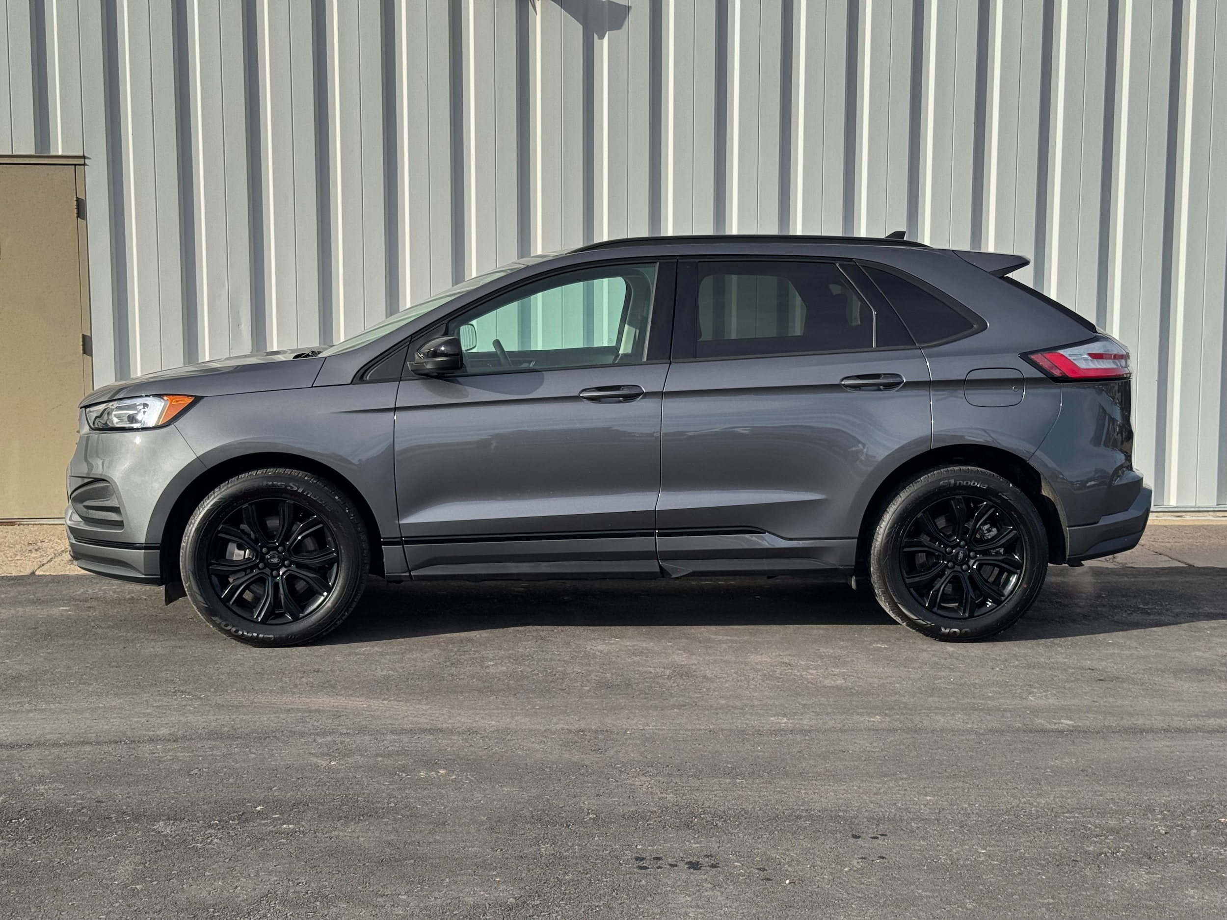 2024 Ford Edge SE - Photo 2