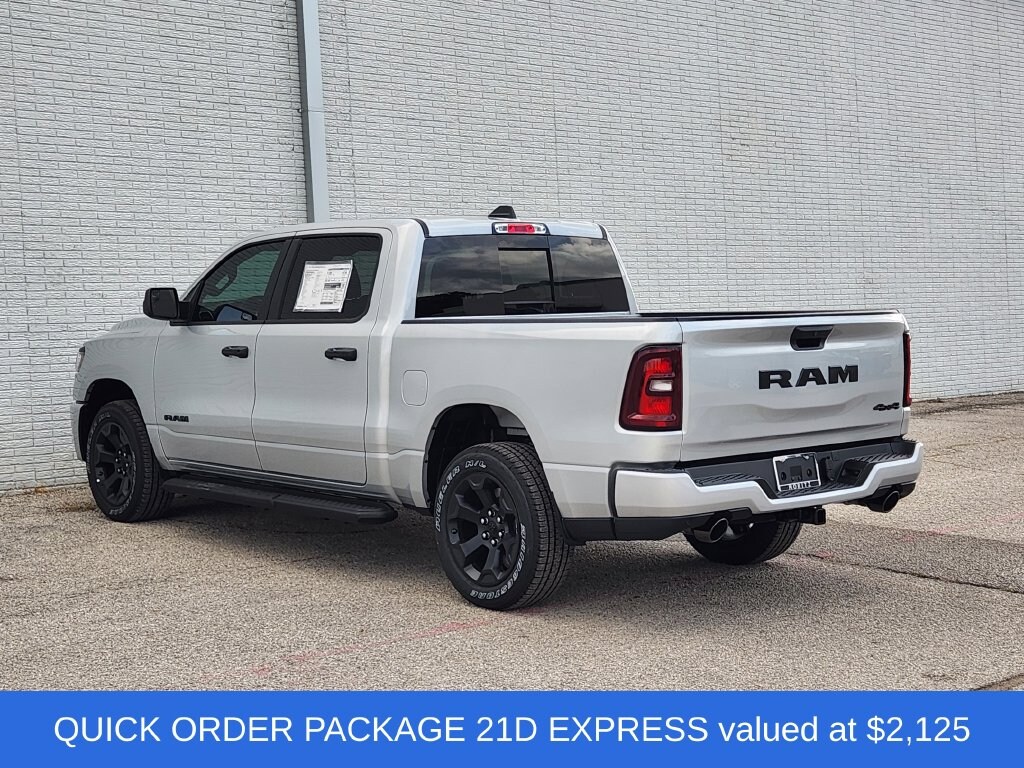 New 2026 Ram 1500 EXPRESS CREW CAB 4X4 5'7 BOX Pickup