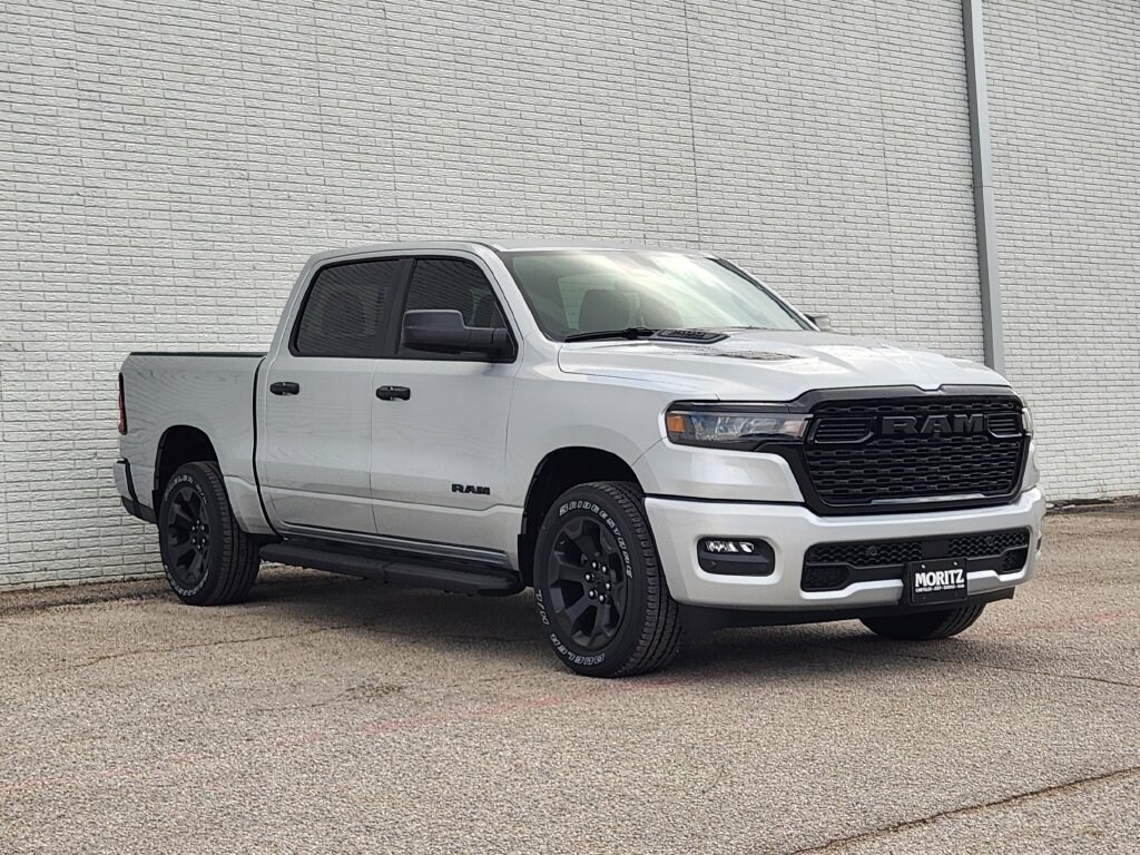 New 2026 Ram 1500 EXPRESS CREW CAB 4X4 5'7 BOX Pickup