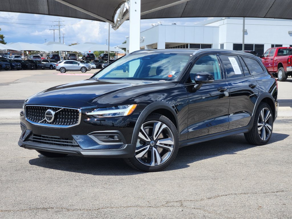 2025 Volvo V60 Cross Country