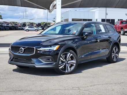 2025 Volvo V60 Cross Country B5 Plus Wagon