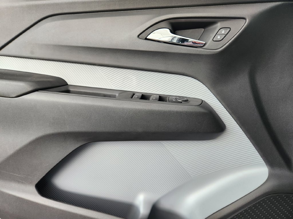 2027 Chevrolet Bolt RS - Photo 16