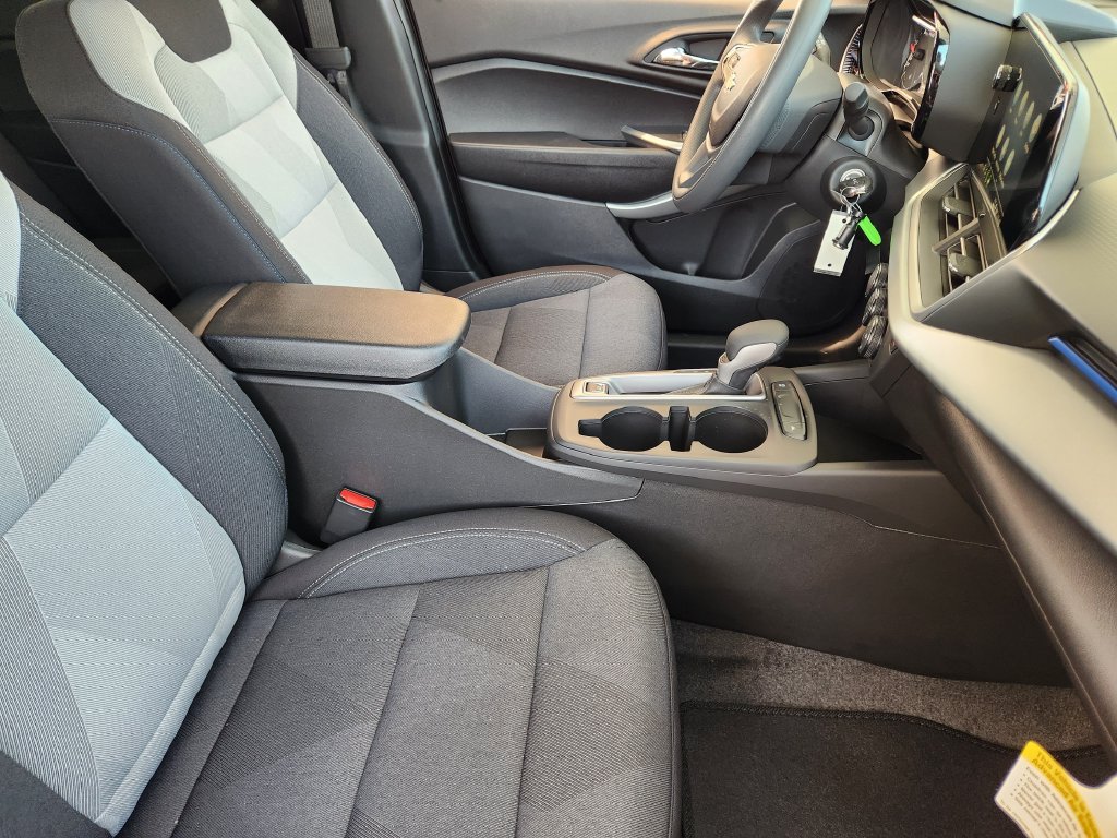 2026 Chevrolet Trax LS - Photo 10
