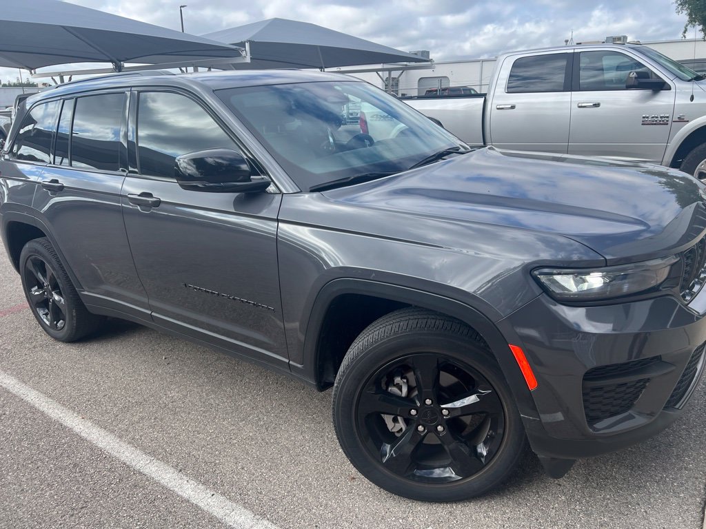 Used 2023 Jeep Grand Cherokee Altitude SUV