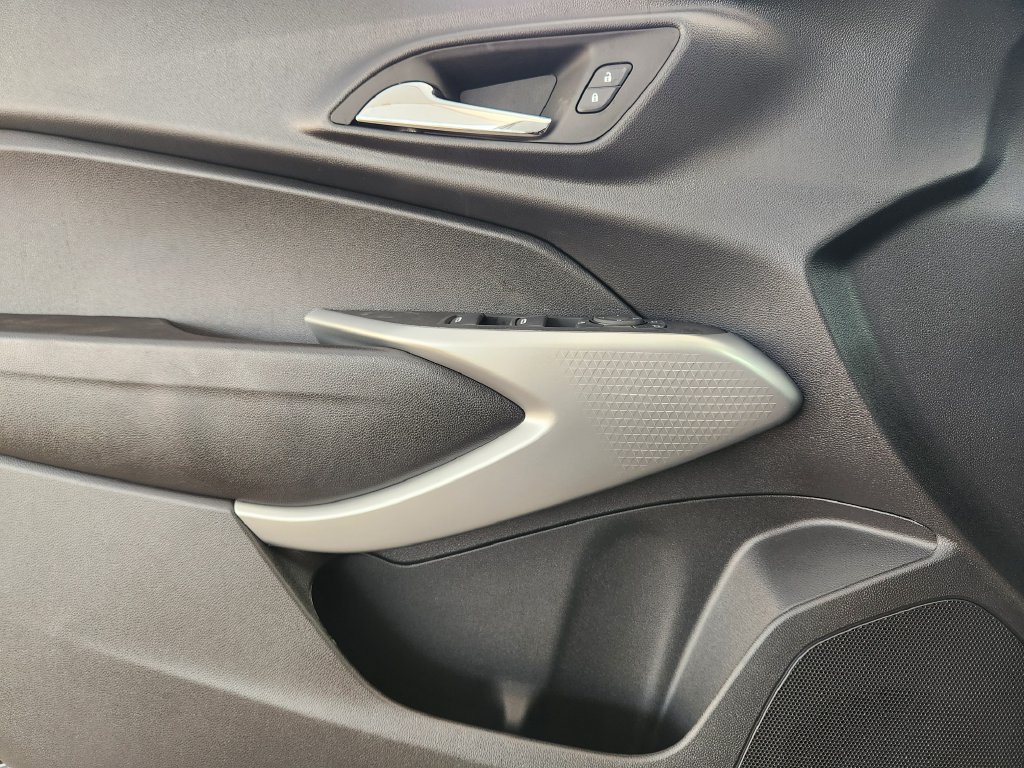 2026 Chevrolet Trax RS - Photo 16