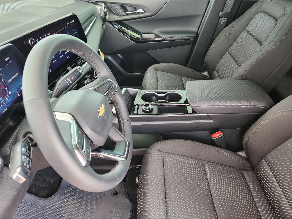 2027 Chevrolet Equinox LT - Photo 10