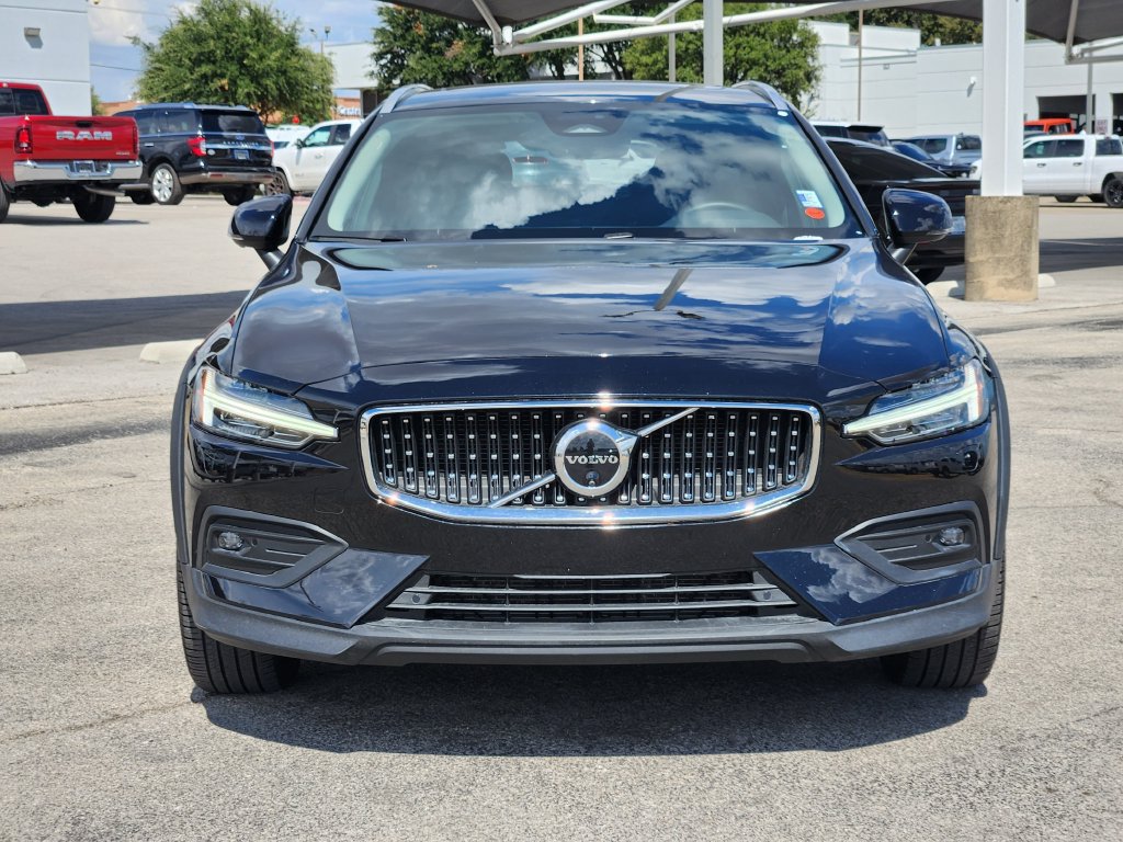 Used 2025 Volvo V60 Cross Country Plus Wagon