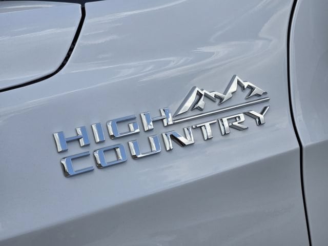 2026 Chevrolet Suburban High Country - Photo 9