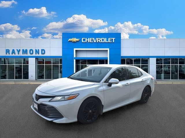 2020 Toyota Camry XLE - Photo 8