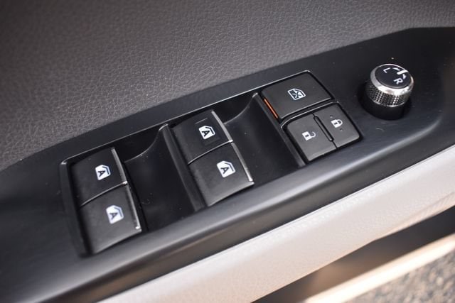 2020 Toyota Camry XLE - Photo 20