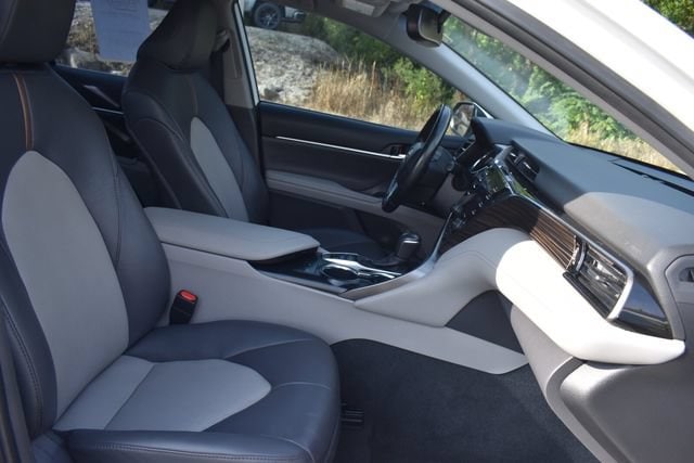 2020 Toyota Camry XLE - Photo 14