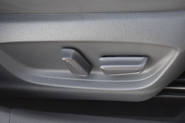 2020 Toyota Camry XLE - Photo 13