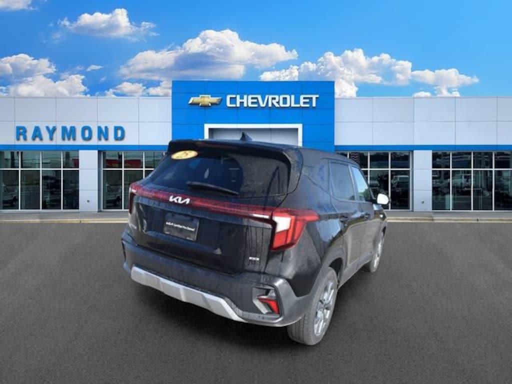 Used 2025 Kia Seltos LX SUV