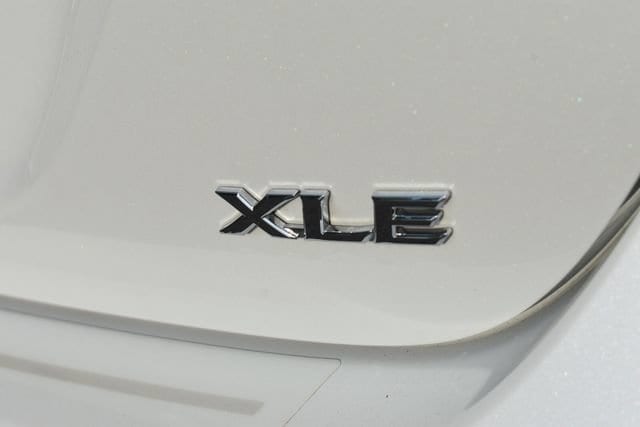 2020 Toyota Camry XLE - Photo 16