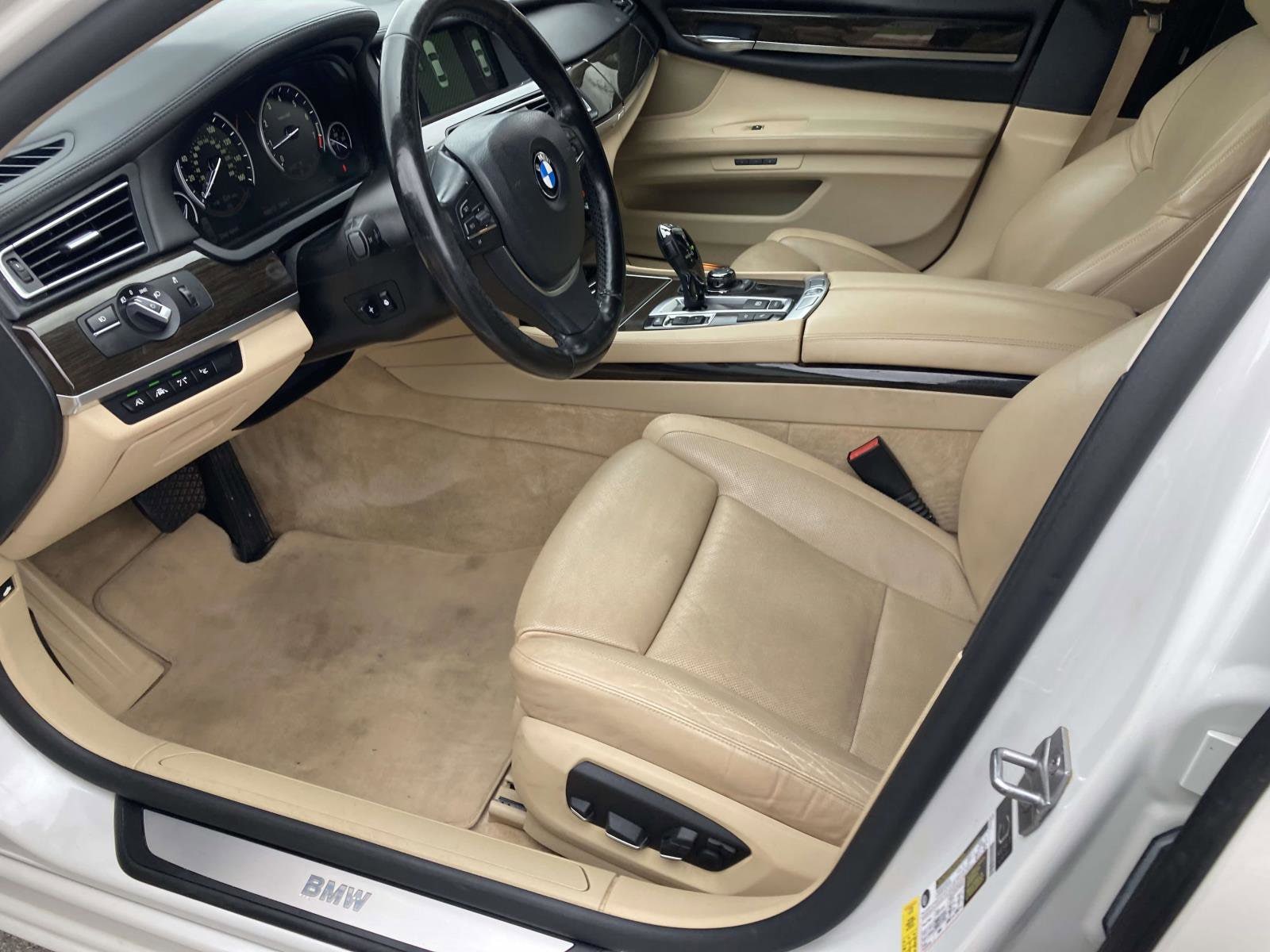2013 BMW 7 Series 750i - Photo 21