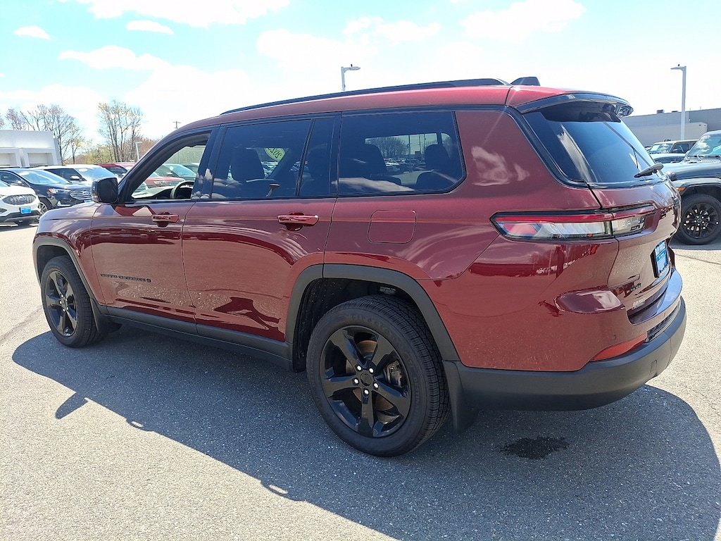 Used 2023 Jeep Grand Cherokee L Laredo SUV