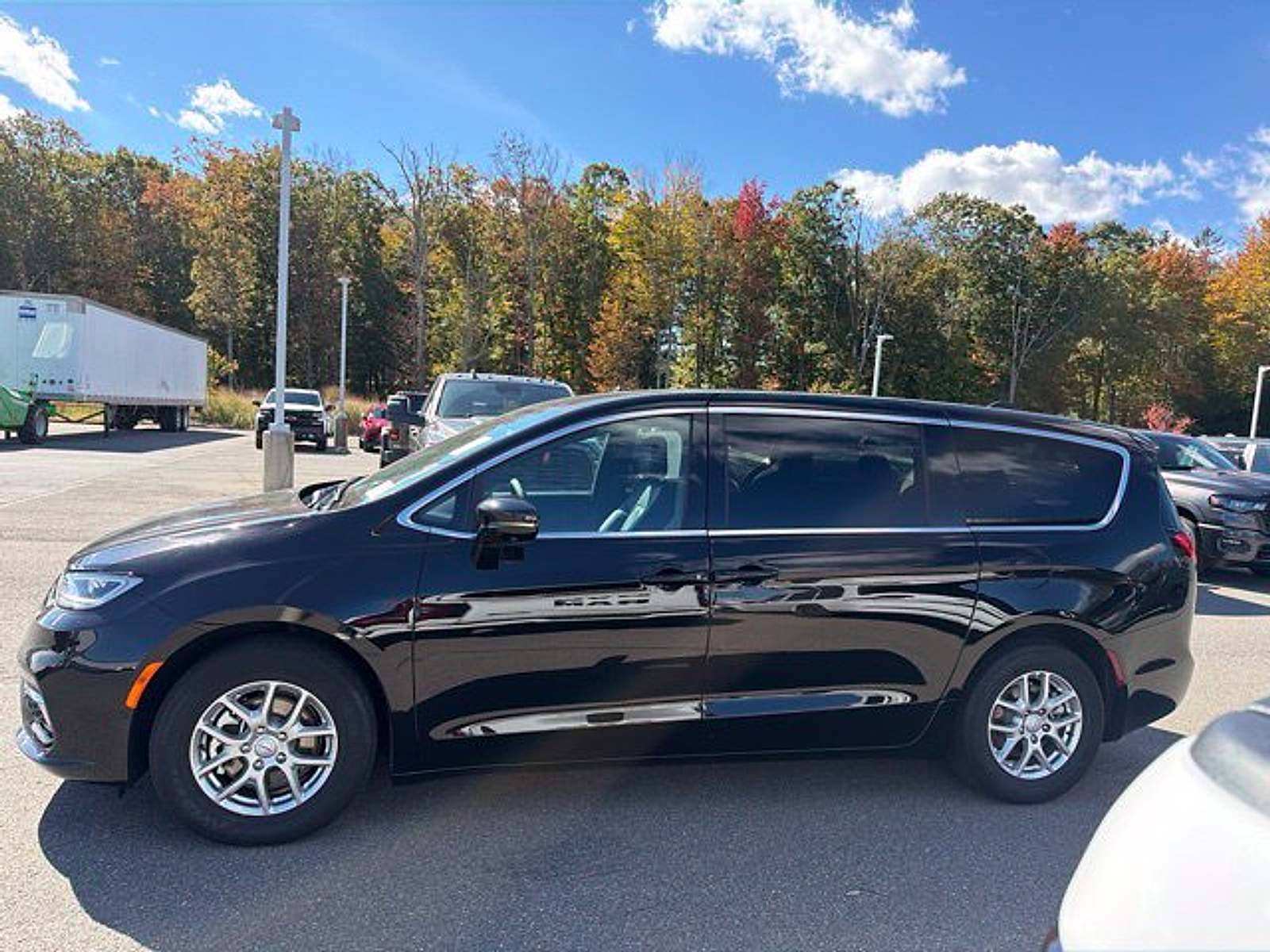 Used 2026 Chrysler Pacifica Select Passenger Van
