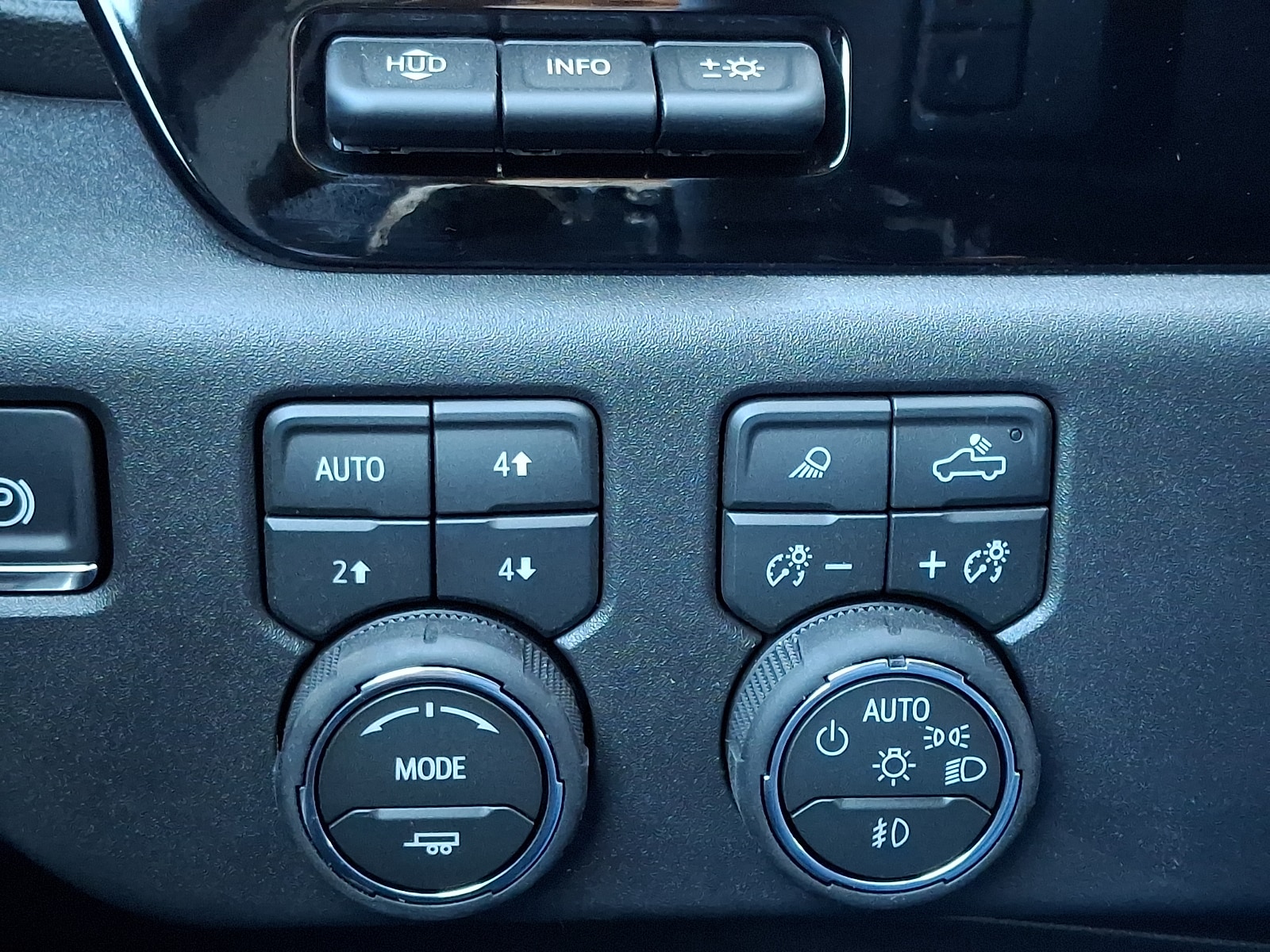 2026 Chevrolet Silverado 1500 LTZ - Photo 17