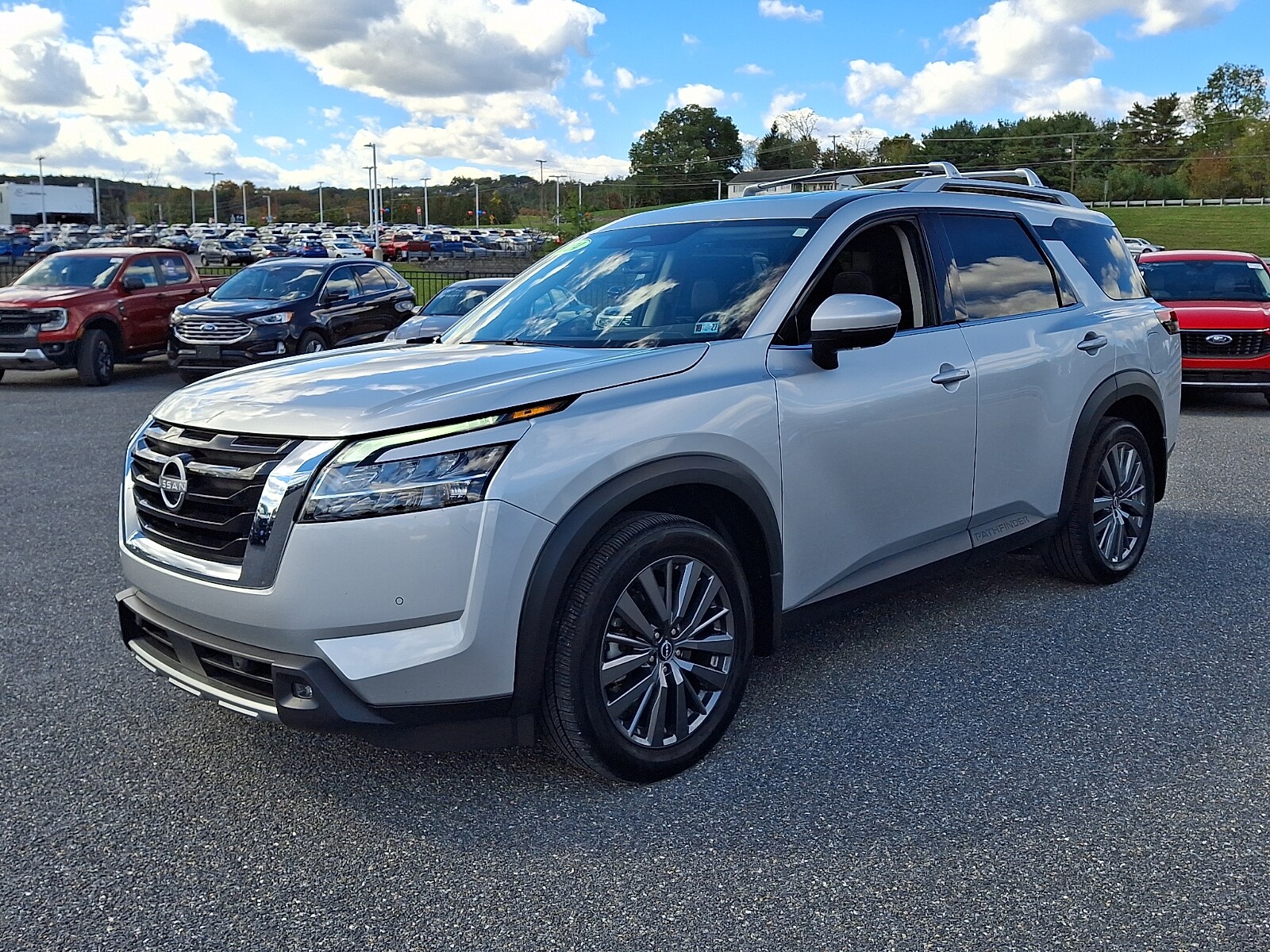 Used 2024 Nissan Pathfinder SL 4WD SUV