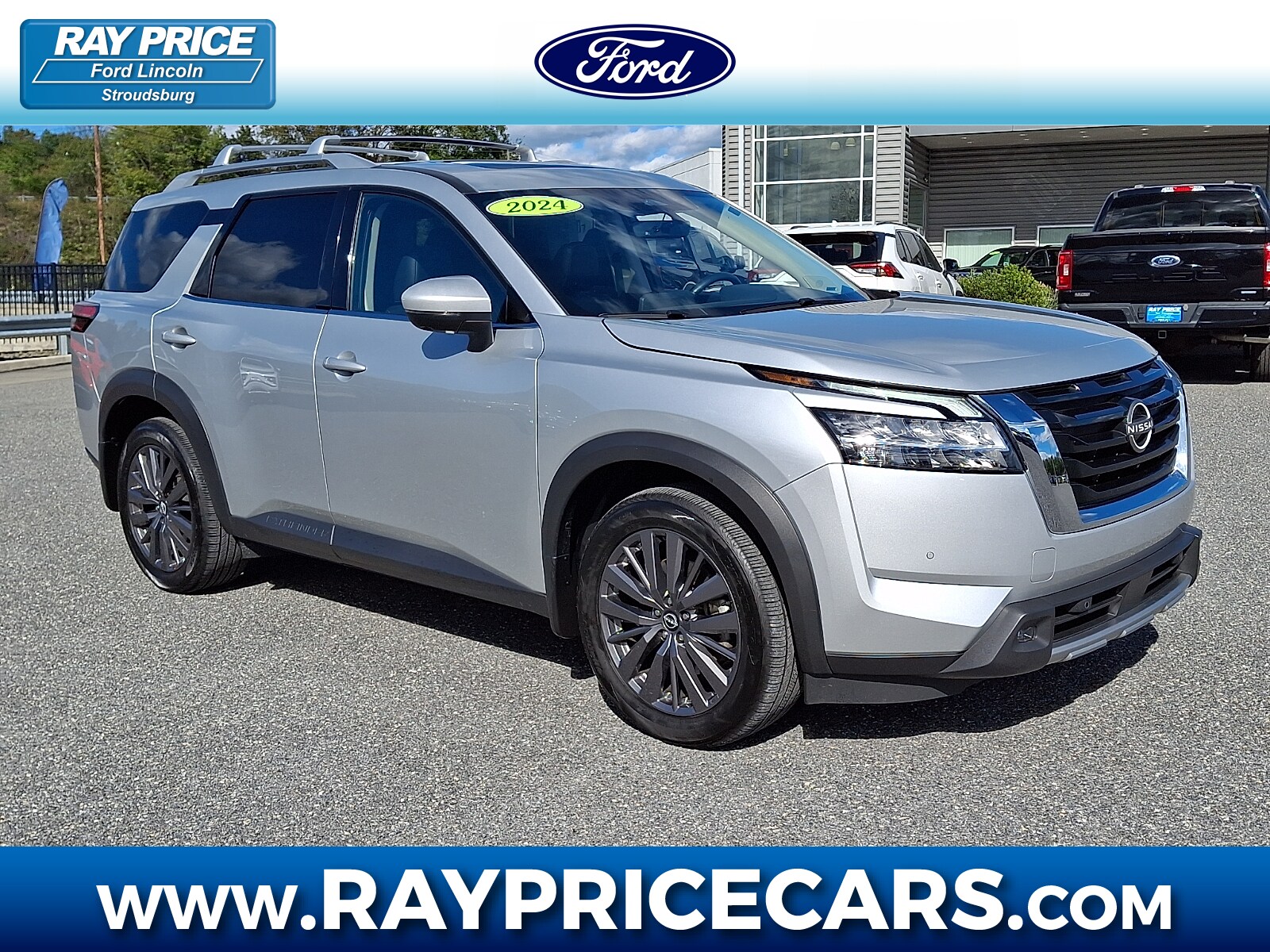 Used 2024 Nissan Pathfinder SL 4WD SUV