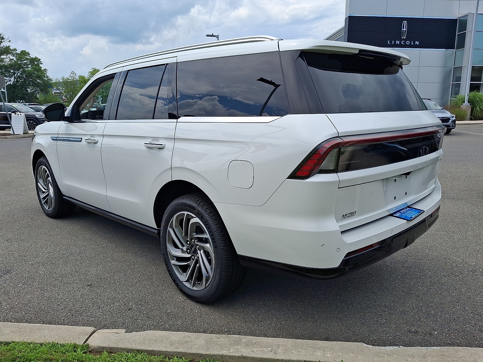 2027 Lincoln Navigator Reserve - Photo 4