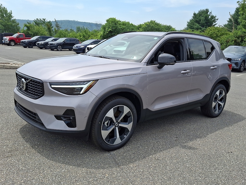 New 2026 Volvo XC40 B5 Plus SUV
