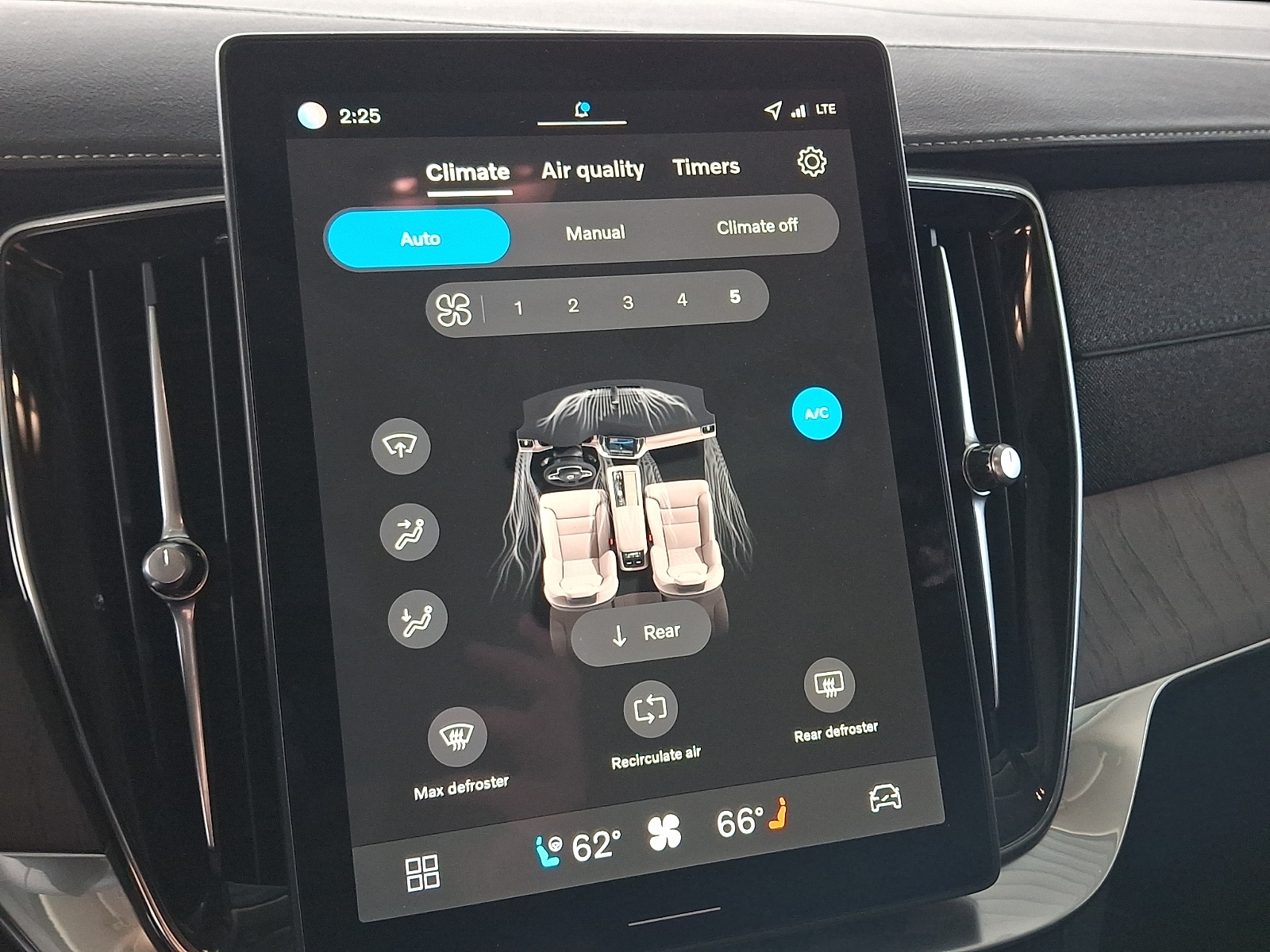 2026 Volvo XC90 Ultra - Photo 13