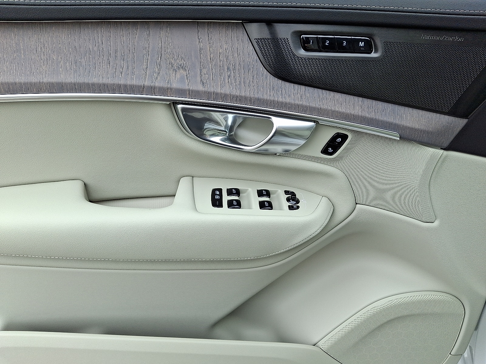 2026 Volvo XC90 Ultra - Photo 8