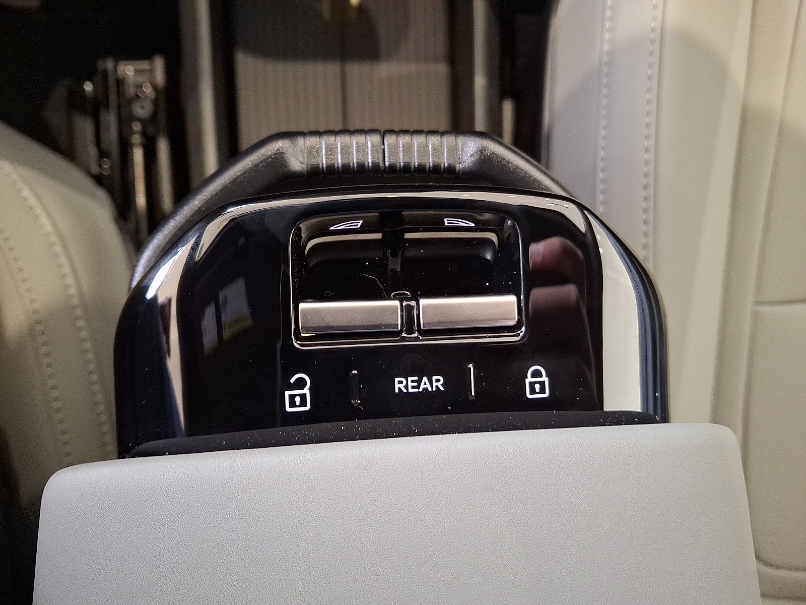 2026 Volvo EX30 Ultra - Photo 17