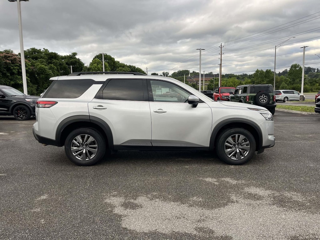 Used 2025 Nissan Pathfinder SV SUV