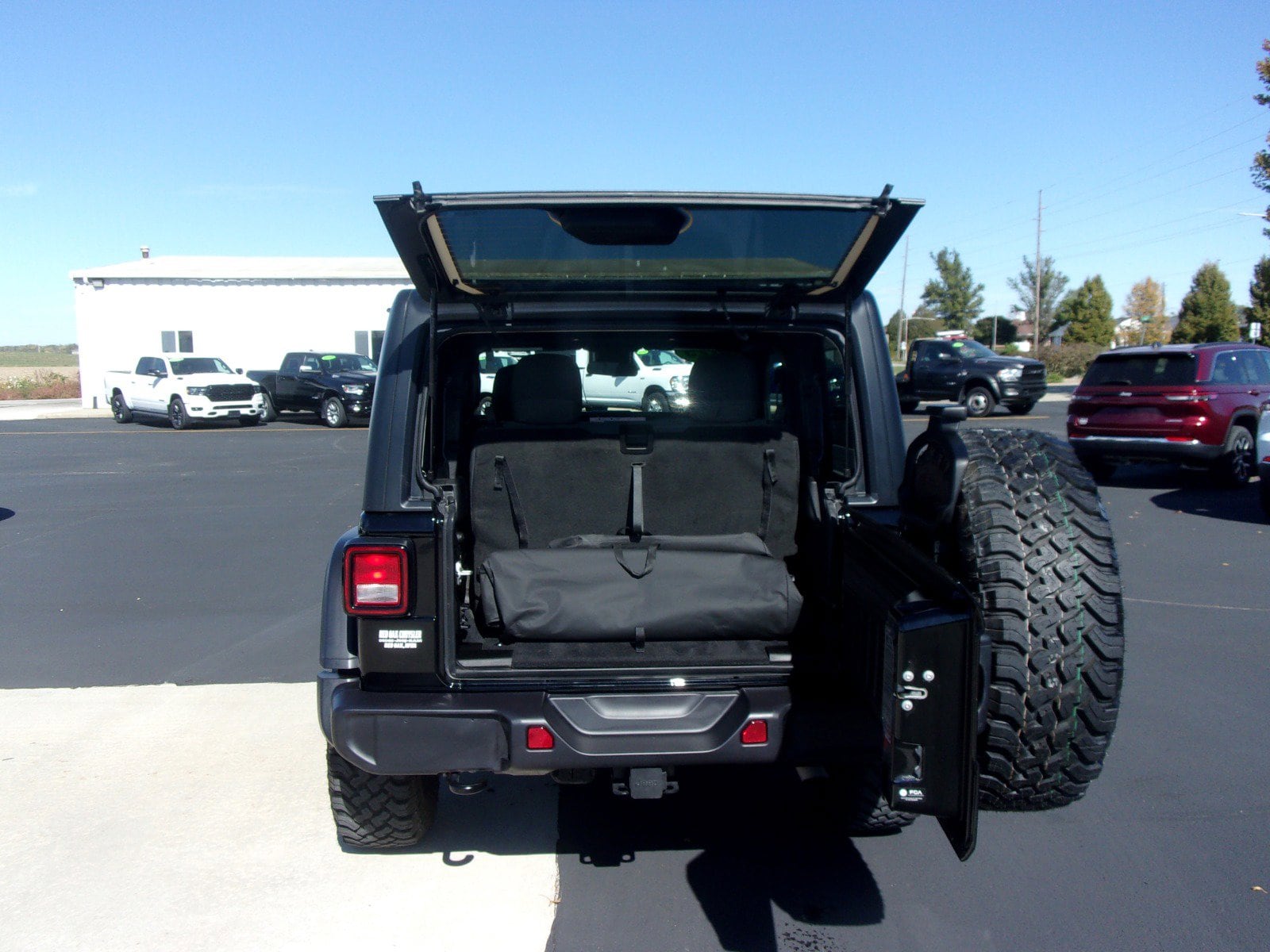 2025 Jeep Wrangler 2-Door Willys - Photo 9