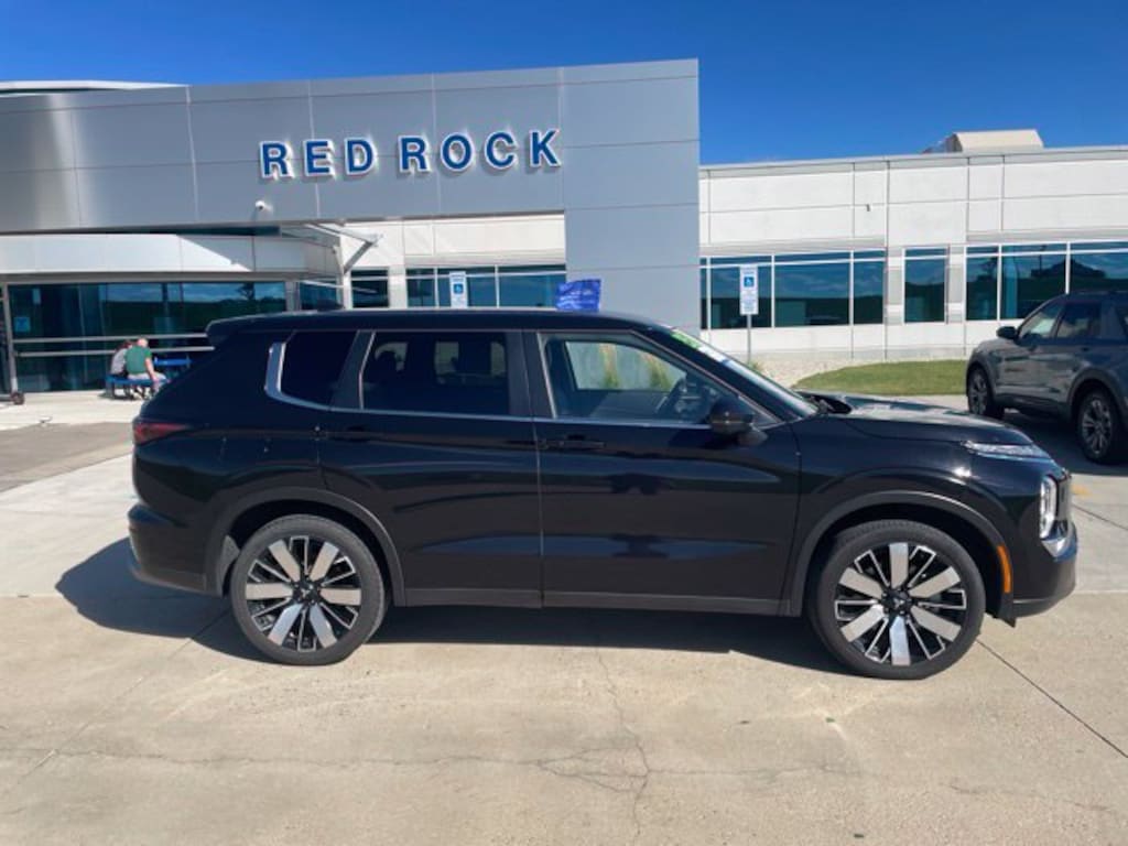 Certified 2025 Mitsubishi Outlander SE SUV