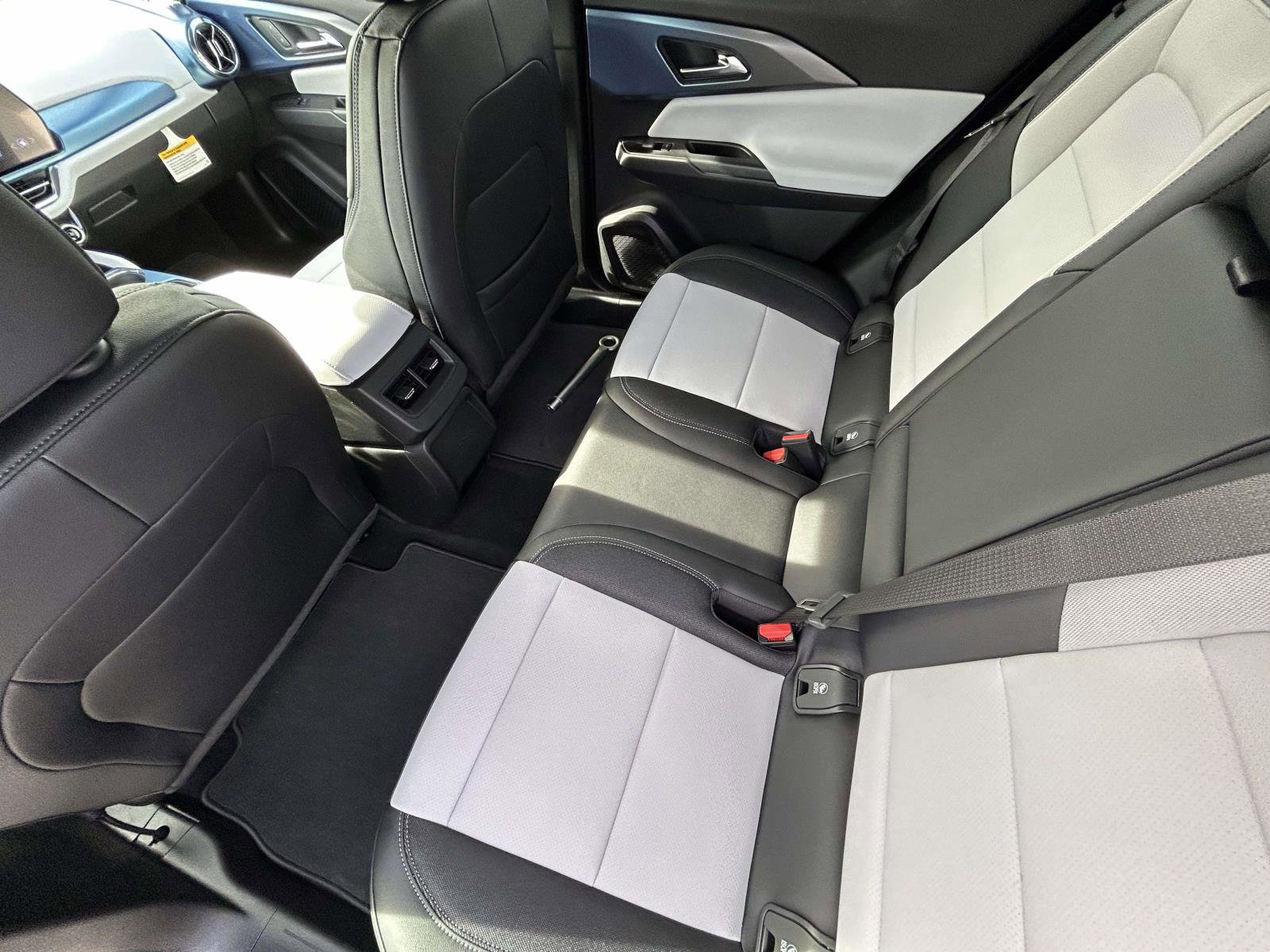 2026 Chevrolet Equinox EV 2LT - Photo 10