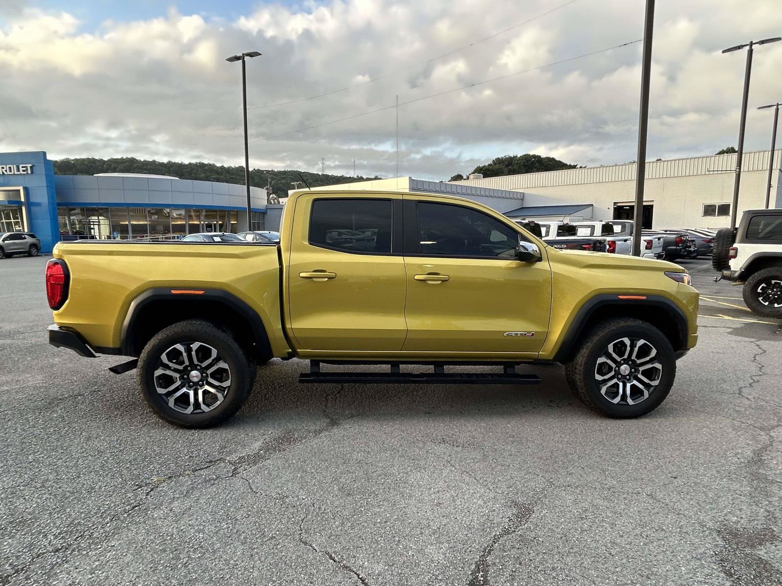 2024 GMC Canyon AT4 - Photo 8