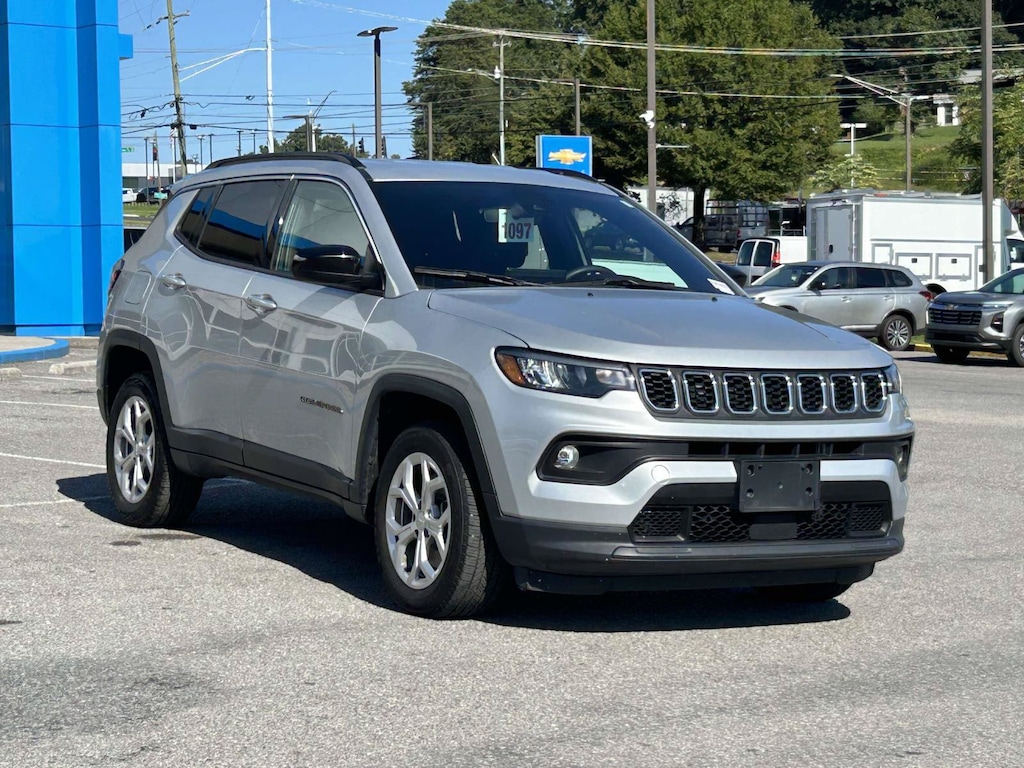 Used 2024 Jeep Compass Latitude SUV