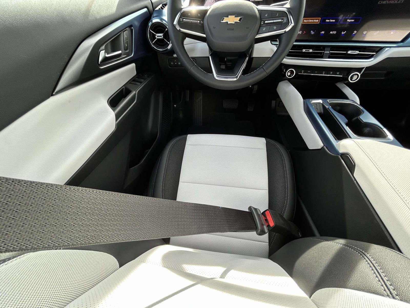 2026 Chevrolet Equinox EV 2LT - Photo 12