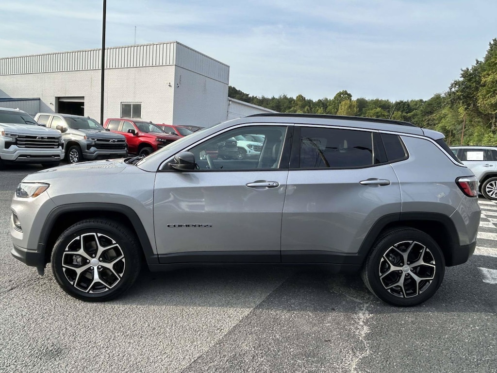 Used 2024 Jeep Compass Latitude SUV