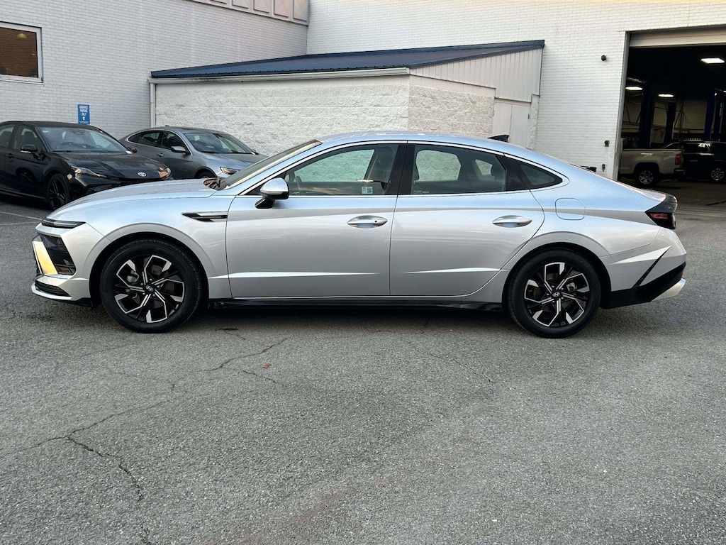 Used 2025 Hyundai Sonata SEL Sedan