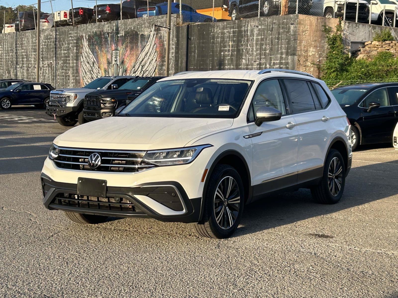 Used 2024 Volkswagen Tiguan SE SUV