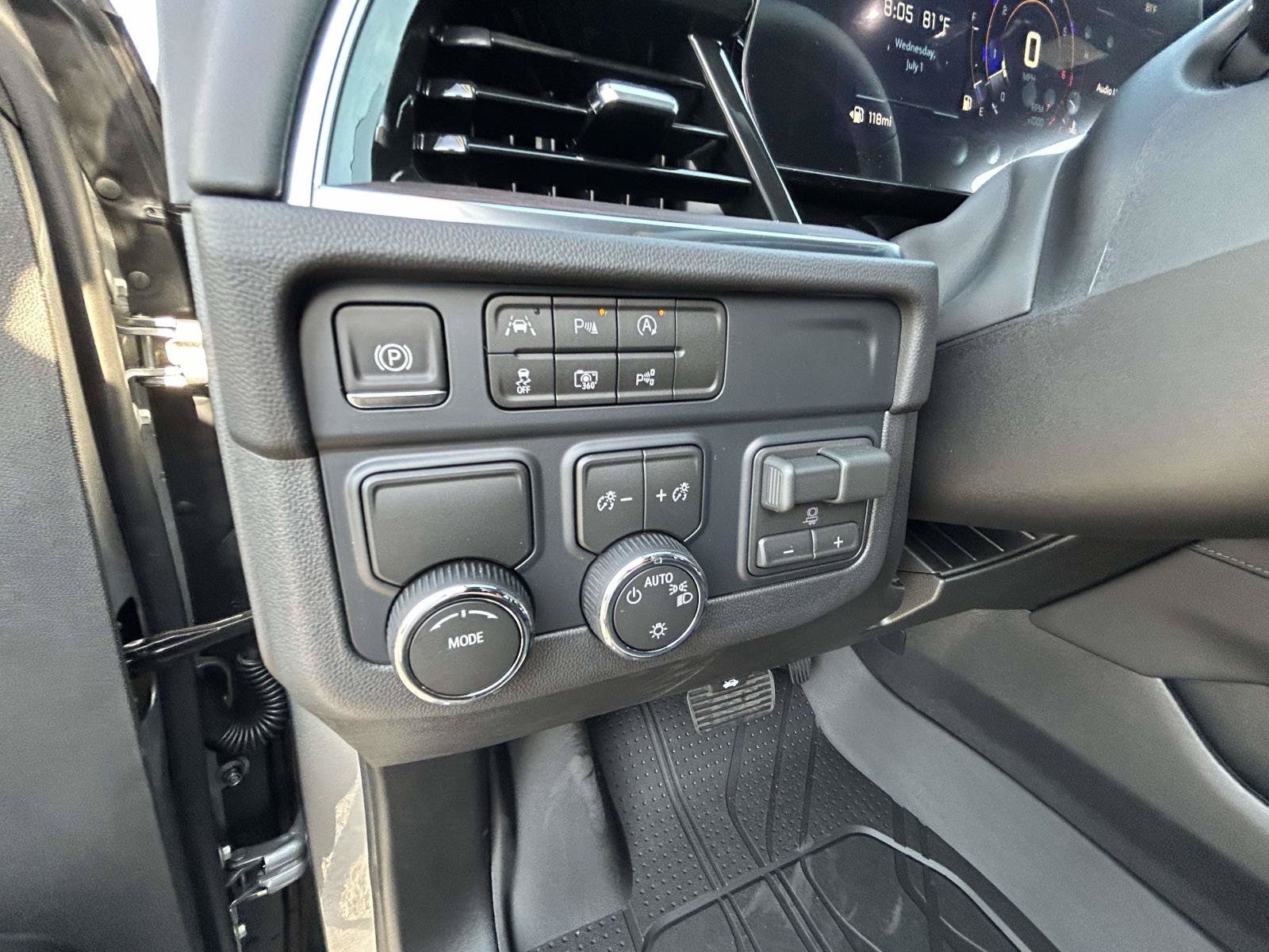 2026 Chevrolet Suburban LS - Photo 17