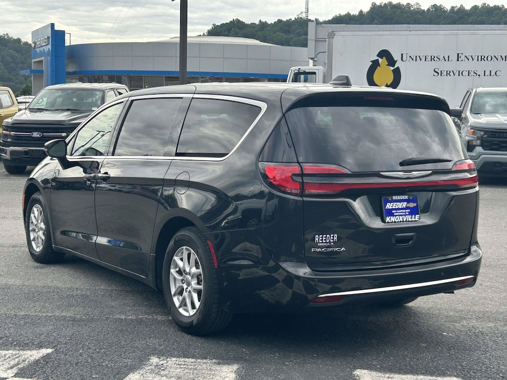 Used 2023 Chrysler Pacifica Touring L Van Passenger Van