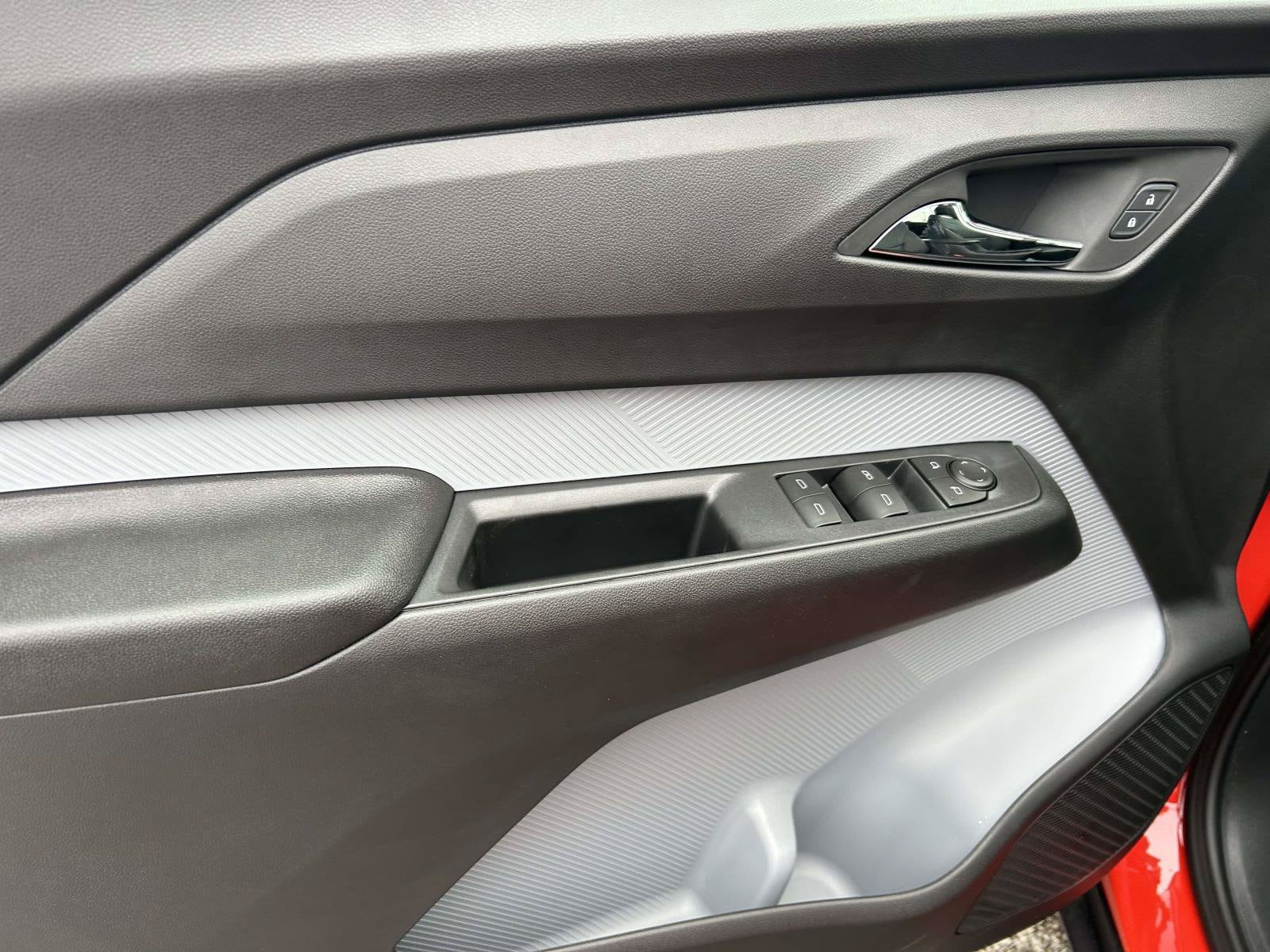 2027 Chevrolet Bolt RS - Photo 16