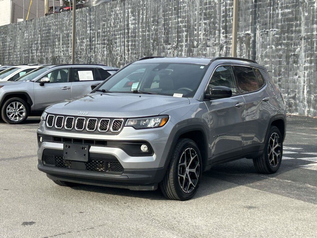 Used 2024 Jeep Compass Latitude SUV