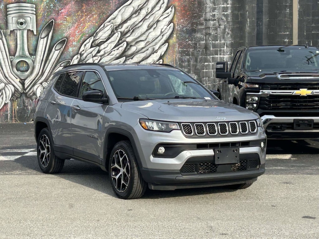 Used 2024 Jeep Compass Latitude SUV